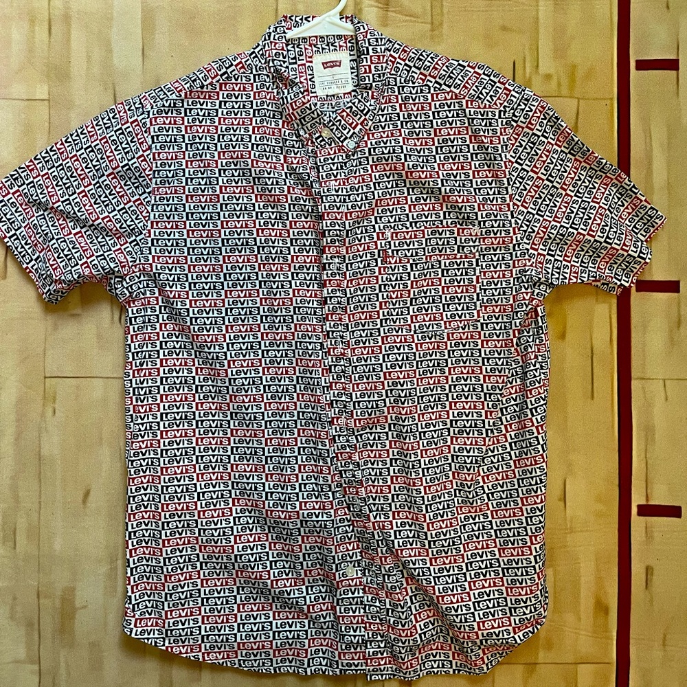 Levi’s Button Down Short Sleeve Dress Shirt; Collar; Adult L